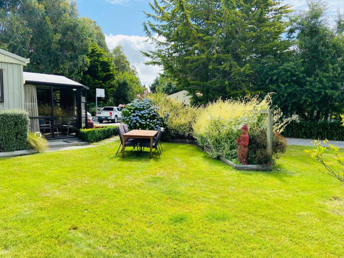 Chateau Le Cross Apartment Martinborough Bagian luar foto
