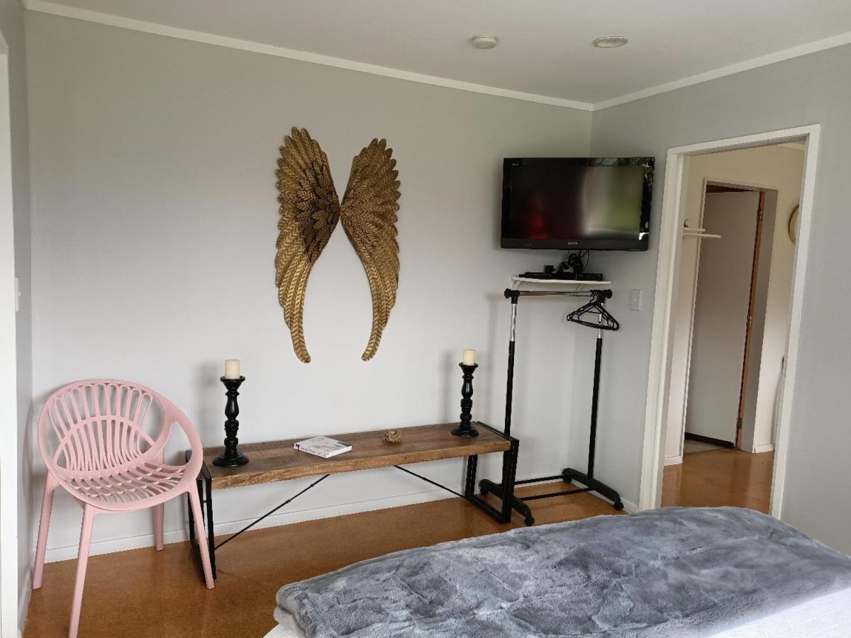 Chateau Le Cross Apartment Martinborough Bagian luar foto